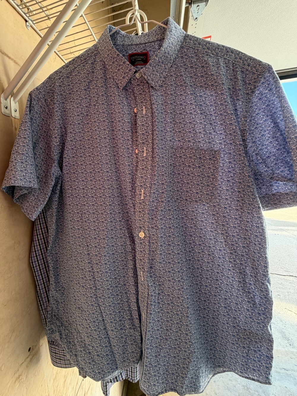 UNTUCKit Men's Short-Sleeve Button-Down Shirt in Blue Pattern